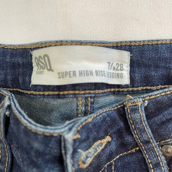 RSQ Súper High Rise Jegging  Size: 28 - Picture 8 of 9